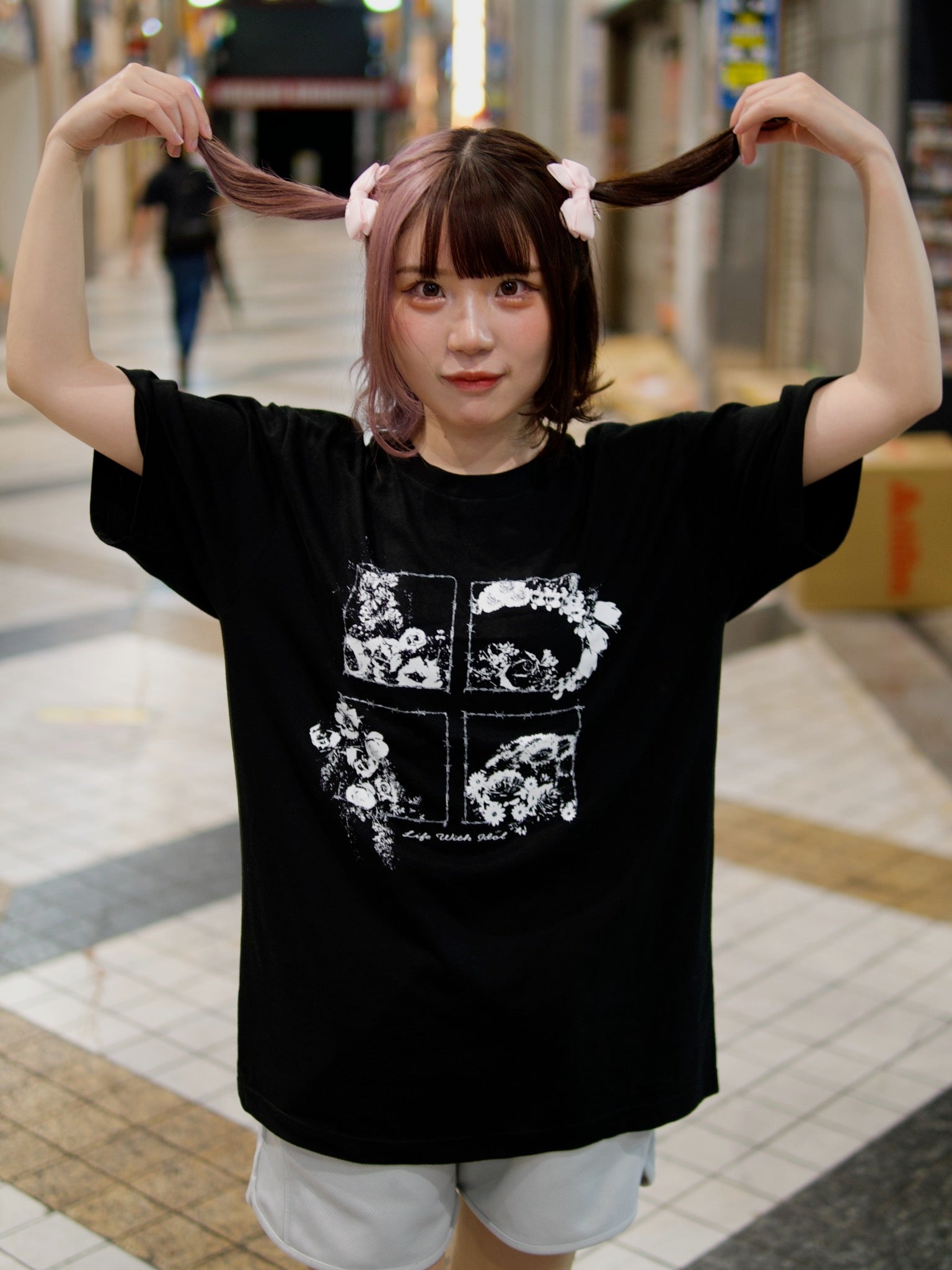 アイドルのいる生活 Tシャツ
